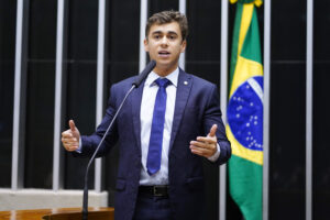 O deputado Nikolas Ferreira (PL/MG) é o parlamentar com maior engajamento nas redes sociais.