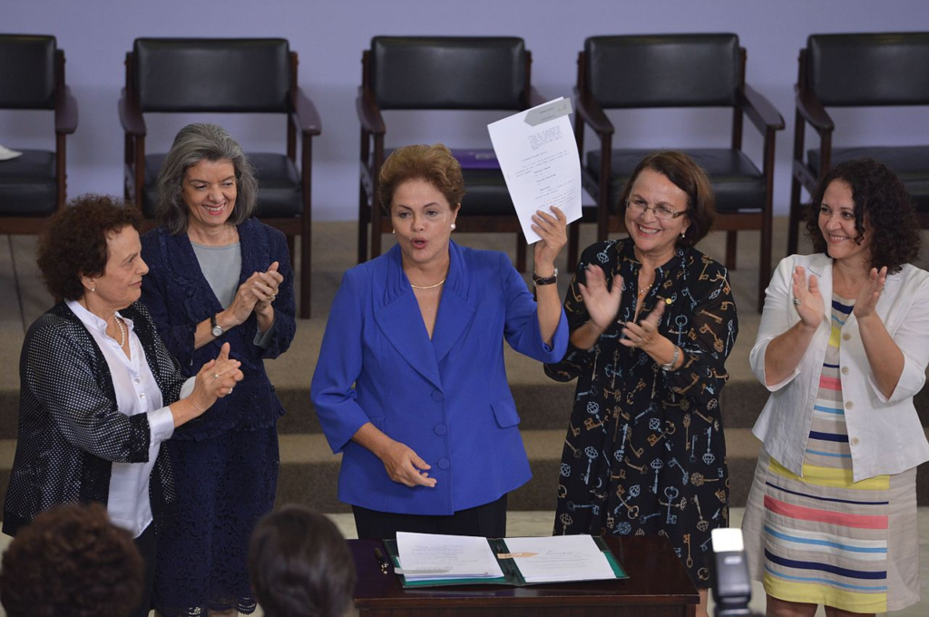 Em solenidade no Palácio do Planalto, a presidenta Dilma Rousseff sanciona a Lei do Feminicídio. Foto: Valter Campanato