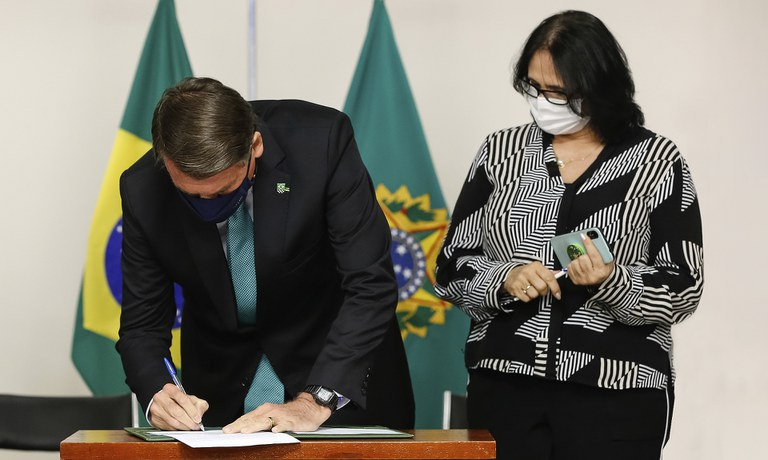 O presidente Jair Bolsonaro (PL) sancionou a Lei da Violência política de gênero. Foto: Alan Santos
